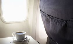 Uçakta kahve isteyenler yandı! Korkunç gerçeği açıkladı
