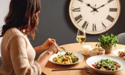 Uzmanlar uyardı: Yemek yedikten sonra 10 dakika bunu yapmanız gerek!