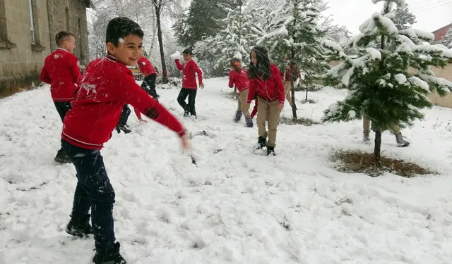 15 Ocak Perşembe okullar tatil mi? İşte il il valilik açıklaması