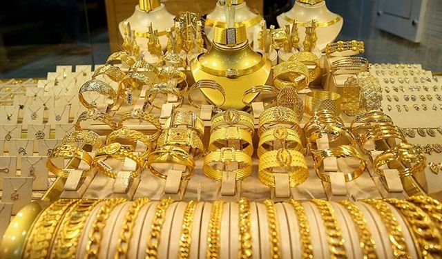 Altın durmuyor: Dev bankadan yeni tahmin geldi!