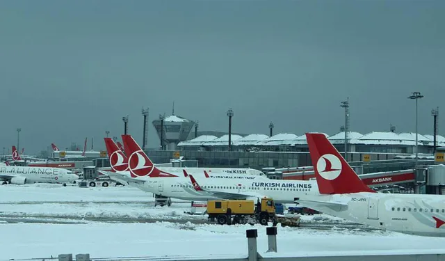 İstanbul'da uçak seferleri iptal edildi!