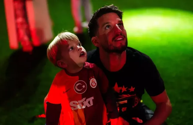 Mertens Futbolu Bırakıyor mu? Şampiyonluk Gecesi Kararını Açıkladı