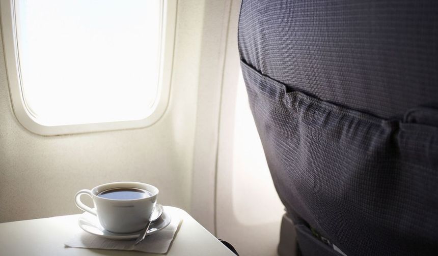 Uçakta kahve isteyenler yandı! Korkunç gerçeği açıkladı