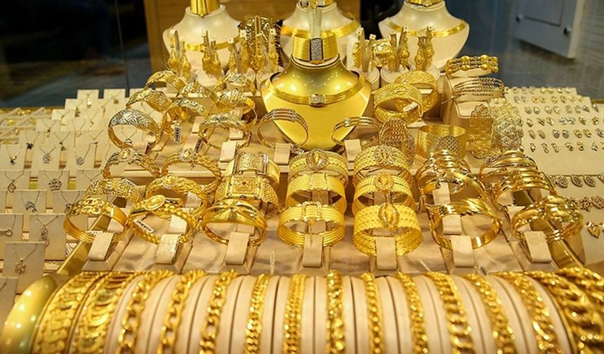 Altın durmuyor: Dev bankadan yeni tahmin geldi!