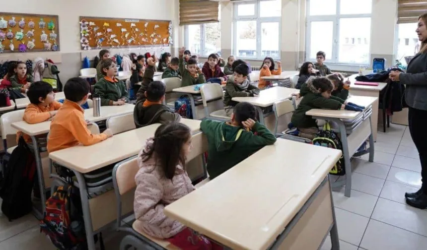 6 Şubat okullar tatil mi? Yarın hangi illerde okullar tatil edildi?