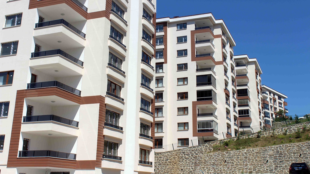 İstanbul Sultangazi'de çift mutfaklı ve teraslı dev daire icradan satışa çıktı